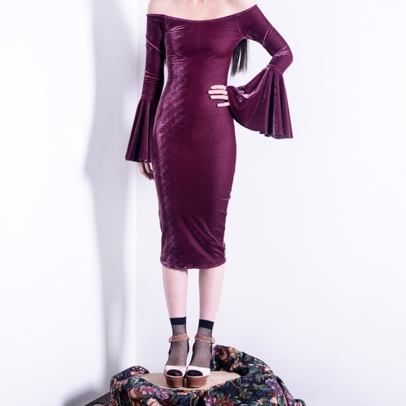 🎄 NWT - Stretch Velvet Dress - size S🎄 - Picture 1 of 5